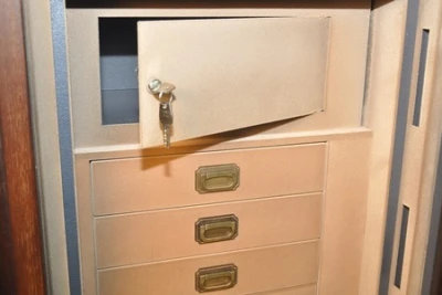 Сейф Valberg Гарант Евро-133Т.EL Д + 4 ювелирные полки